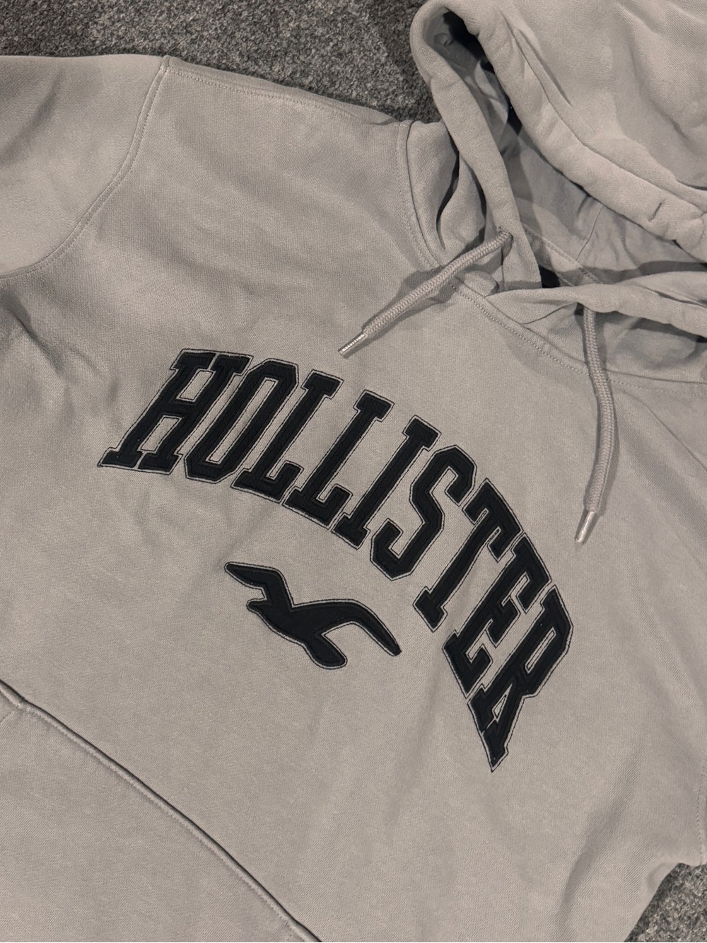 Hollister Gray Embroidered Logo Fleece Pullover Hoodie Men Size Medium Soft VGUC